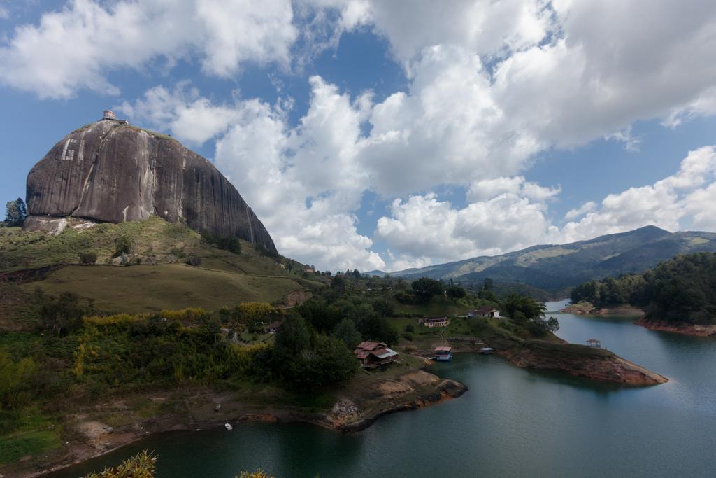 Casa Galeria Guatape Villa Luaran gambar