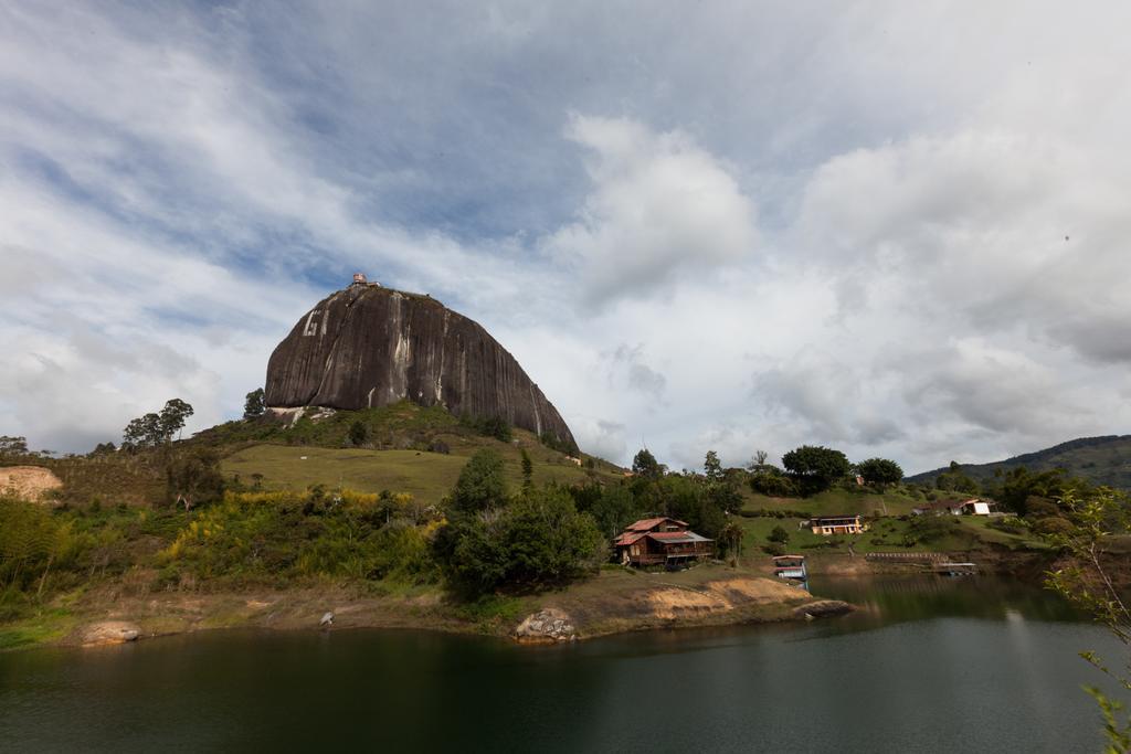 Casa Galeria Guatape Villa Luaran gambar